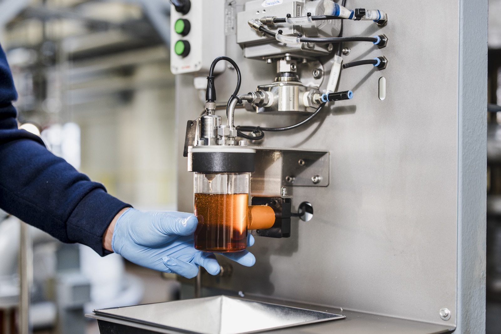 Quality control sampling on the MANNOL production line